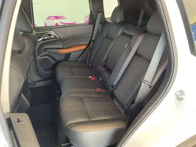三菱 アウトランダー ＰＨＥＶ P 埼玉県 2022(令4)年 3.3万km ホワイトダイヤモンド 三菱e-Assist　/BOSEサウンド　/純正メモリナビ/　　BT/フルセグ/Apple CarPlay　/マルチアラウンドモニター　/パワーバックドア /レーダークルーズコントロール /LEDオートライト /セミアニリン本革シート /シートヒーター /ブラインドスポットモニター/ヘッドアップディスプレイ/AC1500W電源/ワイヤレス充電/ ステアリングヒーター/スイッチ/純正ETC2.0/禁煙車