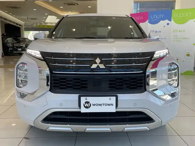 三菱 アウトランダー ＰＨＥＶ P 埼玉県 2022(令4)年 3.3万km ホワイトダイヤモンド 三菱e-Assist　/BOSEサウンド　/純正メモリナビ/　　BT/フルセグ/Apple CarPlay　/マルチアラウンドモニター　/パワーバックドア /レーダークルーズコントロール /LEDオートライト /セミアニリン本革シート /シートヒーター /ブラインドスポットモニター/ヘッドアップディスプレイ/AC1500W電源/ワイヤレス充電/ ステアリングヒーター/スイッチ/純正ETC2.0/禁煙車