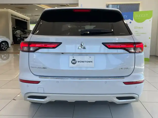 三菱 アウトランダー ＰＨＥＶ P 埼玉県 2022(令4)年 3.3万km ホワイトダイヤモンド 三菱e-Assist　/BOSEサウンド　/純正メモリナビ/　　BT/フルセグ/Apple CarPlay　/マルチアラウンドモニター　/パワーバックドア /レーダークルーズコントロール /LEDオートライト /セミアニリン本革シート /シートヒーター /ブラインドスポットモニター/ヘッドアップディスプレイ/AC1500W電源/ワイヤレス充電/ ステアリングヒーター/スイッチ/純正ETC2.0/禁煙車