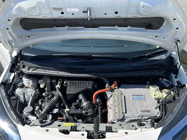 日産 ノート e－パワー B FOUR 岩手県 2020(令2)年 7.8万km ホワイト エマージェンシーブレーキ　踏み間違い衝突防止アシスト　車線逸脱警告　ナビ　Bluetooth　バックカメラ　SD　前後コーナーセンサー　オートライト　スマートキー　オートハイビーム　オートエアコン　
