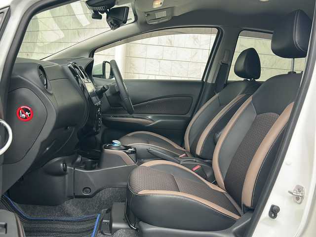 日産 ノート e－パワー メダリスト 神奈川県 2020(令2)年 2.2万km ブリリアントホワイトパール ALPINEナビ(CD/DVD/SD/BT/ワンセグTV)/全方位カメラ/レーダークルーズコントロール/衝突被害軽減ブレーキ/レーンキープアシスト/前車両発進アラート/横滑り防止装置/ハーフレザーシート/デジタルインナーミラー/ETC/オートライト/純正フロアマット/純正ドアバイザー/ISOFIX/保証書/取扱説明書