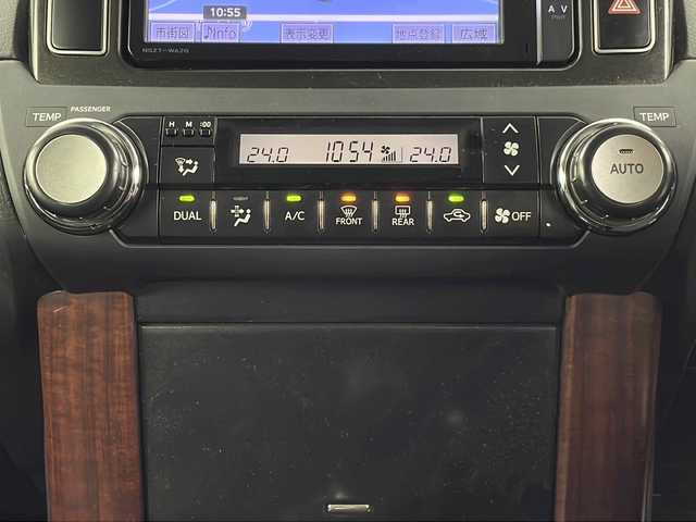 トヨタ ランドクルーザー プラド TX Lパッケージ 埼玉県 2013(平25)年 6.9万km ブラック サンルーフ　/純正ナビ　NSZT-W62G/（ラジオ・ＣＤ・ＤＶＤ・フルセグ・Ｂｌｕｅｔｏｏｔｈ）/バックカメラ/ビルトインＥＴＣ/純正ドライブレコーダー/クルーズコントロール/前席シートヒーター/前席パワーシート/盗難防止/横滑り防止装置/純正フロアマット/純正アルミホイール/プッシュスタート/LEDヘッドライト/ウィンカーミラー/フロントフォグランプ/ヘッドライトウォッシャー