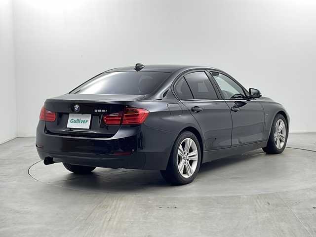 ＢＭＷ ３２０ｉ スポーツ 栃木県 2012(平24)年 8.3万km サファイアブラックP 純正ナビ/CD/DVD/BT/AUX/USB/ビルトインETC/バックカメラ/クルーズコントロール/パワーシート/MT付AT/プッシュスタート/ステアリングスイッチ/オートヘッドライト/電格ウィンカーミラー/アイドリングストップ/コーナーセンサー/純正１７AW/ターボ