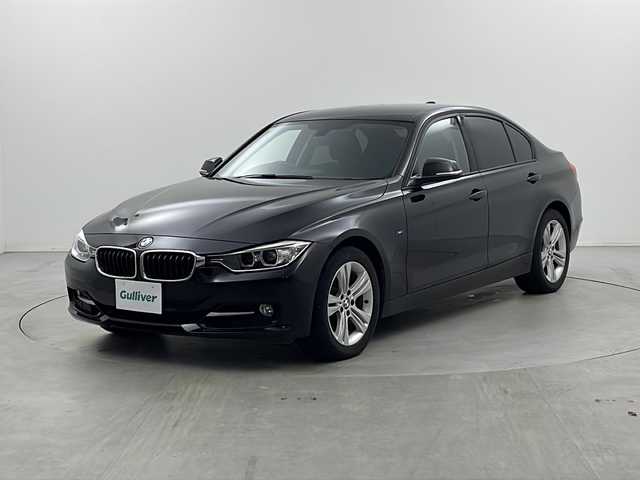 ＢＭＷ ３２０ｉ スポーツ 栃木県 2012(平24)年 8.3万km サファイアブラックP 純正ナビ/CD/DVD/BT/AUX/USB/ビルトインETC/バックカメラ/クルーズコントロール/パワーシート/MT付AT/プッシュスタート/ステアリングスイッチ/オートヘッドライト/電格ウィンカーミラー/アイドリングストップ/コーナーセンサー/純正１７AW/ターボ