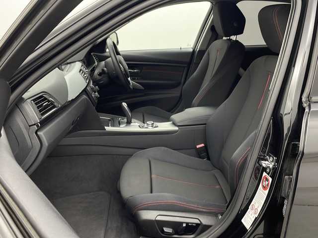 ＢＭＷ ３２０ｉ スポーツ 栃木県 2012(平24)年 8.3万km サファイアブラックP 純正ナビ/CD/DVD/BT/AUX/USB/ビルトインETC/バックカメラ/クルーズコントロール/パワーシート/MT付AT/プッシュスタート/ステアリングスイッチ/オートヘッドライト/電格ウィンカーミラー/アイドリングストップ/コーナーセンサー/純正１７AW/ターボ