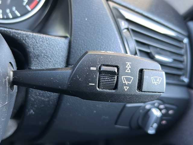 ＢＭＷ Ｘ１ xDrive 20i 静岡県 2012(平24)年 8.6万km 黒 純正ナビ/・AUX/・FM/AM/・CD/DVD/・Musiｃコレクション/・USB/主要装備/・バックカメラ/・ＥＴＣ/・１８インチＢＢＳアルミ/・ハーフレザーシート/・ＨＩＤヘッドライト/・オートエアコン/・ＭＴモード付ＡＴ/・アイドリングストップ/・横滑り防止装置/・ダウンヒルアシストコントロール/・サイドカーテンエアバッグ/・オートライト