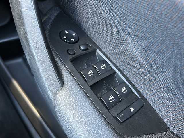 ＢＭＷ Ｘ１ xDrive 20i 静岡県 2012(平24)年 8.6万km 黒 純正ナビ/・AUX/・FM/AM/・CD/DVD/・Musiｃコレクション/・USB/主要装備/・バックカメラ/・ＥＴＣ/・１８インチＢＢＳアルミ/・ハーフレザーシート/・ＨＩＤヘッドライト/・オートエアコン/・ＭＴモード付ＡＴ/・アイドリングストップ/・横滑り防止装置/・ダウンヒルアシストコントロール/・サイドカーテンエアバッグ/・オートライト