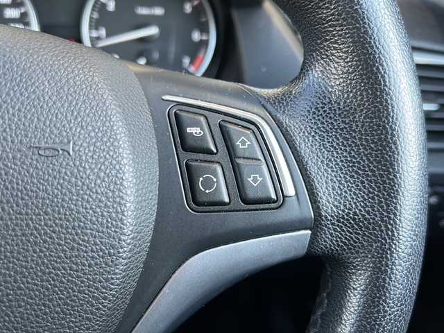 ＢＭＷ Ｘ１ xDrive 20i 静岡県 2012(平24)年 8.6万km 黒 純正ナビ/・AUX/・FM/AM/・CD/DVD/・Musiｃコレクション/・USB/主要装備/・バックカメラ/・ＥＴＣ/・１８インチＢＢＳアルミ/・ハーフレザーシート/・ＨＩＤヘッドライト/・オートエアコン/・ＭＴモード付ＡＴ/・アイドリングストップ/・横滑り防止装置/・ダウンヒルアシストコントロール/・サイドカーテンエアバッグ/・オートライト