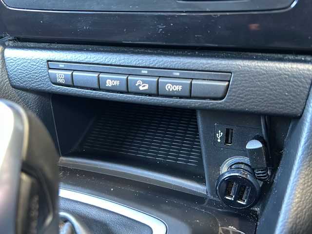 ＢＭＷ Ｘ１ xDrive 20i 静岡県 2012(平24)年 8.6万km 黒 純正ナビ/・AUX/・FM/AM/・CD/DVD/・Musiｃコレクション/・USB/主要装備/・バックカメラ/・ＥＴＣ/・１８インチＢＢＳアルミ/・ハーフレザーシート/・ＨＩＤヘッドライト/・オートエアコン/・ＭＴモード付ＡＴ/・アイドリングストップ/・横滑り防止装置/・ダウンヒルアシストコントロール/・サイドカーテンエアバッグ/・オートライト