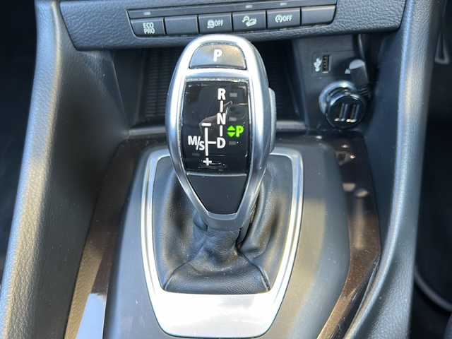 ＢＭＷ Ｘ１ xDrive 20i 静岡県 2012(平24)年 8.6万km 黒 純正ナビ/・AUX/・FM/AM/・CD/DVD/・Musiｃコレクション/・USB/主要装備/・バックカメラ/・ＥＴＣ/・１８インチＢＢＳアルミ/・ハーフレザーシート/・ＨＩＤヘッドライト/・オートエアコン/・ＭＴモード付ＡＴ/・アイドリングストップ/・横滑り防止装置/・ダウンヒルアシストコントロール/・サイドカーテンエアバッグ/・オートライト