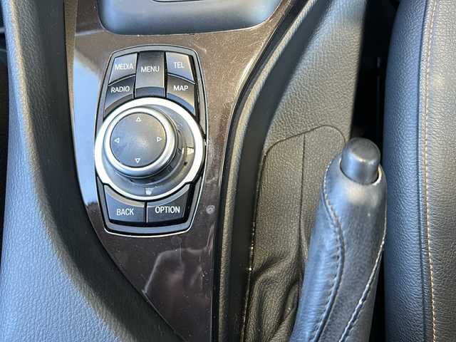 ＢＭＷ Ｘ１ xDrive 20i 静岡県 2012(平24)年 8.6万km 黒 純正ナビ/・AUX/・FM/AM/・CD/DVD/・Musiｃコレクション/・USB/主要装備/・バックカメラ/・ＥＴＣ/・１８インチＢＢＳアルミ/・ハーフレザーシート/・ＨＩＤヘッドライト/・オートエアコン/・ＭＴモード付ＡＴ/・アイドリングストップ/・横滑り防止装置/・ダウンヒルアシストコントロール/・サイドカーテンエアバッグ/・オートライト