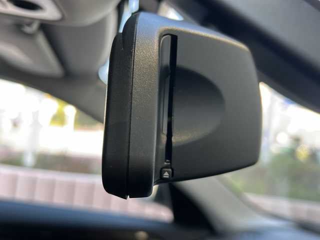 ＢＭＷ Ｘ１ xDrive 20i 静岡県 2012(平24)年 8.6万km 黒 純正ナビ/・AUX/・FM/AM/・CD/DVD/・Musiｃコレクション/・USB/主要装備/・バックカメラ/・ＥＴＣ/・１８インチＢＢＳアルミ/・ハーフレザーシート/・ＨＩＤヘッドライト/・オートエアコン/・ＭＴモード付ＡＴ/・アイドリングストップ/・横滑り防止装置/・ダウンヒルアシストコントロール/・サイドカーテンエアバッグ/・オートライト