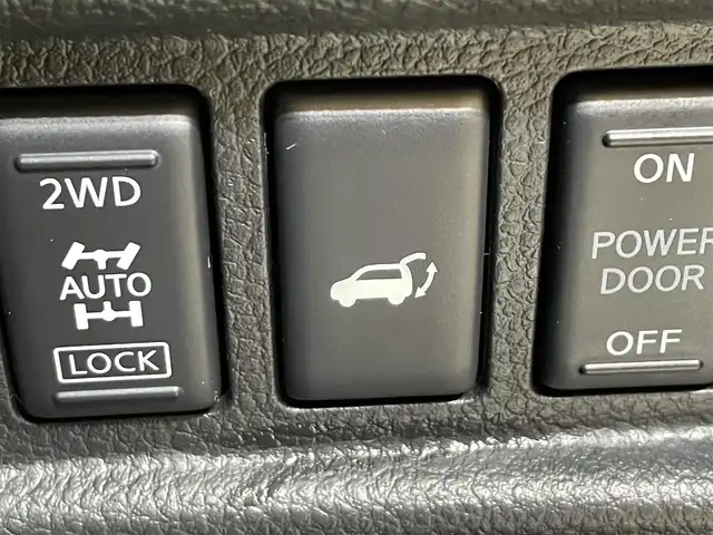 日産 エルグランド ライダー 黒本革シート 岩手県 2020(令2)年 8万km ブリリアントホワイトパール ４WD/両側パワースライドドア/レザーシート/アラウンドビューモニター/エマージェンシーブレーキ/インテリジェントクルーズコントロール/レーンアシスト/横滑り防止装置/アイドリングストップ/MTモード付AT/オートバックドア/リヤオートエアコン/パワーシート/シートヒーター/オットマン/ウォークスルー/純正ナビ/フルセグTV/ドライブレコーダー/ETC/LEDヘッドランプ/フォグランプ/純正18インチアルミホイール