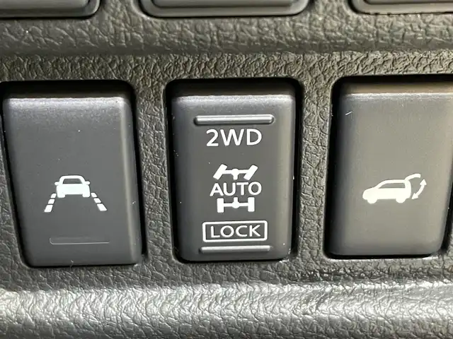 日産 エルグランド ライダー 黒本革シート 岩手県 2020(令2)年 8万km ブリリアントホワイトパール ４WD/両側パワースライドドア/レザーシート/アラウンドビューモニター/エマージェンシーブレーキ/インテリジェントクルーズコントロール/レーンアシスト/横滑り防止装置/アイドリングストップ/MTモード付AT/オートバックドア/リヤオートエアコン/パワーシート/シートヒーター/オットマン/ウォークスルー/純正ナビ/フルセグTV/ドライブレコーダー/ETC/LEDヘッドランプ/フォグランプ/純正18インチアルミホイール