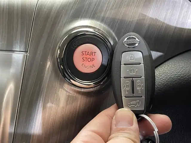 日産 エルグランド ライダー 黒本革シート 岩手県 2020(令2)年 8万km ブリリアントホワイトパール ４WD/両側パワースライドドア/レザーシート/アラウンドビューモニター/エマージェンシーブレーキ/インテリジェントクルーズコントロール/レーンアシスト/横滑り防止装置/アイドリングストップ/MTモード付AT/オートバックドア/リヤオートエアコン/パワーシート/シートヒーター/オットマン/ウォークスルー/純正ナビ/フルセグTV/ドライブレコーダー/ETC/LEDヘッドランプ/フォグランプ/純正18インチアルミホイール