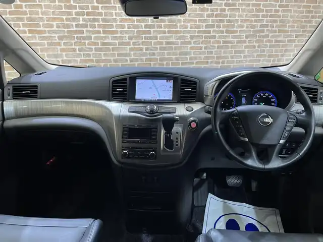 日産 エルグランド ライダー 黒本革シート 岩手県 2020(令2)年 8万km ブリリアントホワイトパール ４WD/両側パワースライドドア/レザーシート/アラウンドビューモニター/エマージェンシーブレーキ/インテリジェントクルーズコントロール/レーンアシスト/横滑り防止装置/アイドリングストップ/MTモード付AT/オートバックドア/リヤオートエアコン/パワーシート/シートヒーター/オットマン/ウォークスルー/純正ナビ/フルセグTV/ドライブレコーダー/ETC/LEDヘッドランプ/フォグランプ/純正18インチアルミホイール