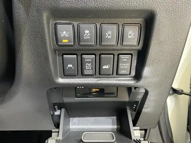 日産 エルグランド ライダー 黒本革シート 岩手県 2020(令2)年 8万km ブリリアントホワイトパール ４WD/両側パワースライドドア/レザーシート/アラウンドビューモニター/エマージェンシーブレーキ/インテリジェントクルーズコントロール/レーンアシスト/横滑り防止装置/アイドリングストップ/MTモード付AT/オートバックドア/リヤオートエアコン/パワーシート/シートヒーター/オットマン/ウォークスルー/純正ナビ/フルセグTV/ドライブレコーダー/ETC/LEDヘッドランプ/フォグランプ/純正18インチアルミホイール