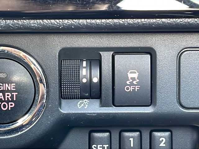 スバル レヴォーグ 1．6STIスポーツアイサイト 青森県 2017(平29)年 2.3万km クリスタルブラックシリカ ・純正SDナビ/・Bluetooth/フルセグ/・横滑り防止装置/・レーンキープアシスト/・衝突被害軽減システム/・レーダークルーズコントロール/・オートマチックハイビーム/・バック/サイドカメラ/・ドライブレコーダー/・LEDヘッドライト/・フォグランプ/・スマートキー/・プッシュスタート/・ハーフレザーシート/・シートヒータ/・D席パワーシート/・純正フロアマット/・電動格納ミラー/・純正AW18インチ