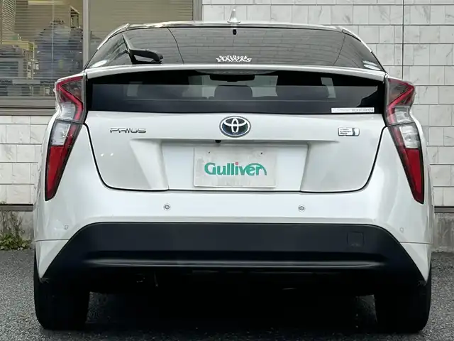 トヨタ プリウス A 福岡県 2016(平28)年 2.9万km ホワイトパールクリスタルシャイン 純正メモリナビ【NSCP-W64】/　(AM/FM/CD/Bluetooth/ワンセグTV)/バックカメラ/トヨタセーフティセンス/・プリクラッシュセーフティ/・レーダークルーズコントロール/・レーンディパーチャーアラート/・オートマッチックハイビーム/ブラインドスポットモニター/シンプルインテリジェントパーキングアシスト/車両接近通報/車間距離切り替え/ヘッドアップディスプレイ/ドライブモードセレクト/ステアリングスイッチ/純正フロアマット/自動防眩ミラー/ISOFIX/スペアキー×1/保証書/取扱説明書/ナビ取扱説明書