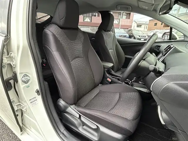 トヨタ プリウス A 福岡県 2016(平28)年 2.9万km ホワイトパールクリスタルシャイン 純正メモリナビ【NSCP-W64】/　(AM/FM/CD/Bluetooth/ワンセグTV)/バックカメラ/トヨタセーフティセンス/・プリクラッシュセーフティ/・レーダークルーズコントロール/・レーンディパーチャーアラート/・オートマッチックハイビーム/ブラインドスポットモニター/シンプルインテリジェントパーキングアシスト/車両接近通報/車間距離切り替え/ヘッドアップディスプレイ/ドライブモードセレクト/ステアリングスイッチ/純正フロアマット/自動防眩ミラー/ISOFIX/スペアキー×1/保証書/取扱説明書/ナビ取扱説明書
