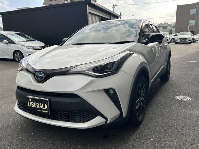 トヨタ Ｃ－ＨＲ G 高知県 2020(令2)年 8.2万km ブラック/ホワイトパールクリスタルシャイン 2トーン ワンオーナー/純正ナビ/【BT/フルセグTV】/バックカメラ/クルーズコントロール(追従走行有り)/衝突被害軽減ブレーキ(プリクラッシュセーフティ：PCS)/パーキングサポートブレーキ(後方衝突被害軽減ブレーキ：PKSB)/車線逸脱警報(レーンディバーチャーアラート：LTA)/車線逸脱制御/ブラインドスポットモニター(後側方車両検知警報：BSM)/横滑り防止/ハーフレザーシート/シートヒーター/コーナー、バックセンサー/ビルトインETC/前後ドライブレコーダー/ホールド機能/オートライト/オートハイビーム/純正LEDライト/スマートキー/プッシュスタート/スペアキー×1【スマートキー】/新車時整備手帳（保証書）/取扱説明書/記録簿有