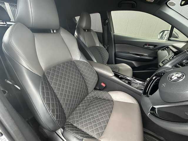 トヨタ Ｃ－ＨＲ G 高知県 2020(令2)年 8.2万km ブラック/ホワイトパールクリスタルシャイン 2トーン ワンオーナー/純正ナビ/【BT/フルセグTV】/バックカメラ/クルーズコントロール(追従走行有り)/衝突被害軽減ブレーキ(プリクラッシュセーフティ：PCS)/パーキングサポートブレーキ(後方衝突被害軽減ブレーキ：PKSB)/車線逸脱警報(レーンディバーチャーアラート：LTA)/車線逸脱制御/ブラインドスポットモニター(後側方車両検知警報：BSM)/横滑り防止/ハーフレザーシート/シートヒーター/コーナー、バックセンサー/ビルトインETC/前後ドライブレコーダー/ホールド機能/オートライト/オートハイビーム/純正LEDライト/スマートキー/プッシュスタート/スペアキー×1【スマートキー】/新車時整備手帳（保証書）/取扱説明書/記録簿有