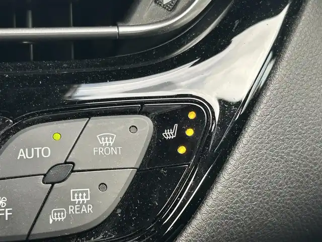 トヨタ Ｃ－ＨＲ G 高知県 2020(令2)年 8.2万km ブラック/ホワイトパールクリスタルシャイン 2トーン ワンオーナー/純正ナビ/【BT/フルセグTV】/バックカメラ/クルーズコントロール(追従走行有り)/衝突被害軽減ブレーキ(プリクラッシュセーフティ：PCS)/パーキングサポートブレーキ(後方衝突被害軽減ブレーキ：PKSB)/車線逸脱警報(レーンディバーチャーアラート：LTA)/車線逸脱制御/ブラインドスポットモニター(後側方車両検知警報：BSM)/横滑り防止/ハーフレザーシート/シートヒーター/コーナー、バックセンサー/ビルトインETC/前後ドライブレコーダー/ホールド機能/オートライト/オートハイビーム/純正LEDライト/スマートキー/プッシュスタート/スペアキー×1【スマートキー】/新車時整備手帳（保証書）/取扱説明書/記録簿有