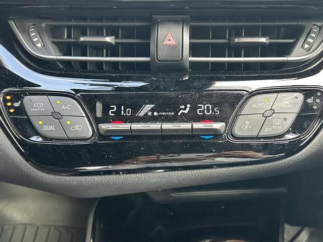 トヨタ Ｃ－ＨＲ G 高知県 2020(令2)年 8.2万km ブラック/ホワイトパールクリスタルシャイン 2トーン ワンオーナー/純正ナビ/【BT/フルセグTV】/バックカメラ/クルーズコントロール(追従走行有り)/衝突被害軽減ブレーキ(プリクラッシュセーフティ：PCS)/パーキングサポートブレーキ(後方衝突被害軽減ブレーキ：PKSB)/車線逸脱警報(レーンディバーチャーアラート：LTA)/車線逸脱制御/ブラインドスポットモニター(後側方車両検知警報：BSM)/横滑り防止/ハーフレザーシート/シートヒーター/コーナー、バックセンサー/ビルトインETC/前後ドライブレコーダー/ホールド機能/オートライト/オートハイビーム/純正LEDライト/スマートキー/プッシュスタート/スペアキー×1【スマートキー】/新車時整備手帳（保証書）/取扱説明書/記録簿有