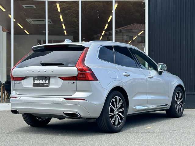 ボルボ ＸＣ６０ B5 AWD インスクリプション 福岡県 2021(令3)年 2.4万km ブライトシルバーM 純正HDDナビ/(BT/USB/フルセグ/Applecarplay/AndroidAuto)/360度カメラ/ACC/サンルーフ/レザシート（ベージュ）/シートメモリ（前席）/パワーシート（全席）/ベンチレーション（前席）/harman/kardon/パークアシストパイロット/ヘッドアップディスプレイ/ブラインドスポットモニター/パイロットアシスト/オートライト/フル・アクティブ・ハイビーム/ワイヤレスチャージング/電動リヤゲート/純正19インチAW/純正ドラレコ前方/純正フロアマット