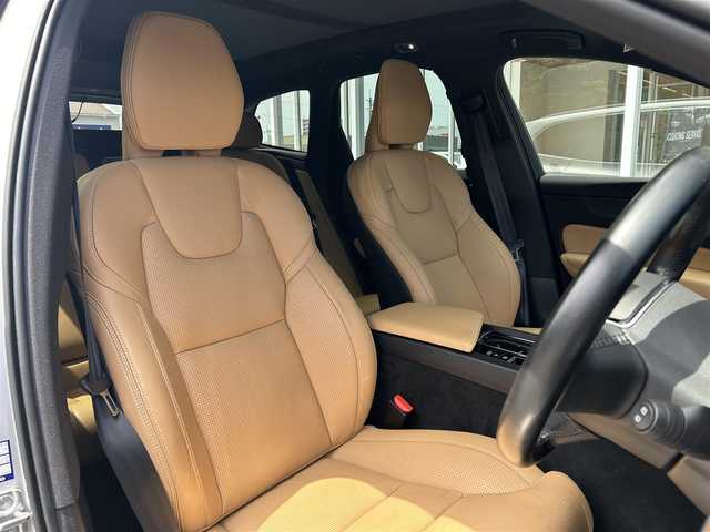 ボルボ ＸＣ６０ B5 AWD インスクリプション 福岡県 2021(令3)年 2.4万km ブライトシルバーM 純正HDDナビ/(BT/USB/フルセグ/Applecarplay/AndroidAuto)/360度カメラ/ACC/サンルーフ/レザシート（ベージュ）/シートメモリ（前席）/パワーシート（全席）/ベンチレーション（前席）/harman/kardon/パークアシストパイロット/ヘッドアップディスプレイ/ブラインドスポットモニター/パイロットアシスト/オートライト/フル・アクティブ・ハイビーム/ワイヤレスチャージング/電動リヤゲート/純正19インチAW/純正ドラレコ前方/純正フロアマット