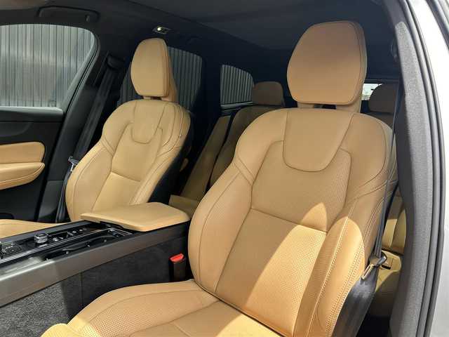 ボルボ ＸＣ６０ B5 AWD インスクリプション 福岡県 2021(令3)年 2.4万km ブライトシルバーM 純正HDDナビ/(BT/USB/フルセグ/Applecarplay/AndroidAuto)/360度カメラ/ACC/サンルーフ/レザシート（ベージュ）/シートメモリ（前席）/パワーシート（全席）/ベンチレーション（前席）/harman/kardon/パークアシストパイロット/ヘッドアップディスプレイ/ブラインドスポットモニター/パイロットアシスト/オートライト/フル・アクティブ・ハイビーム/ワイヤレスチャージング/電動リヤゲート/純正19インチAW/純正ドラレコ前方/純正フロアマット