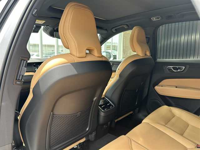 ボルボ ＸＣ６０ B5 AWD インスクリプション 福岡県 2021(令3)年 2.4万km ブライトシルバーM 純正HDDナビ/(BT/USB/フルセグ/Applecarplay/AndroidAuto)/360度カメラ/ACC/サンルーフ/レザシート（ベージュ）/シートメモリ（前席）/パワーシート（全席）/ベンチレーション（前席）/harman/kardon/パークアシストパイロット/ヘッドアップディスプレイ/ブラインドスポットモニター/パイロットアシスト/オートライト/フル・アクティブ・ハイビーム/ワイヤレスチャージング/電動リヤゲート/純正19インチAW/純正ドラレコ前方/純正フロアマット