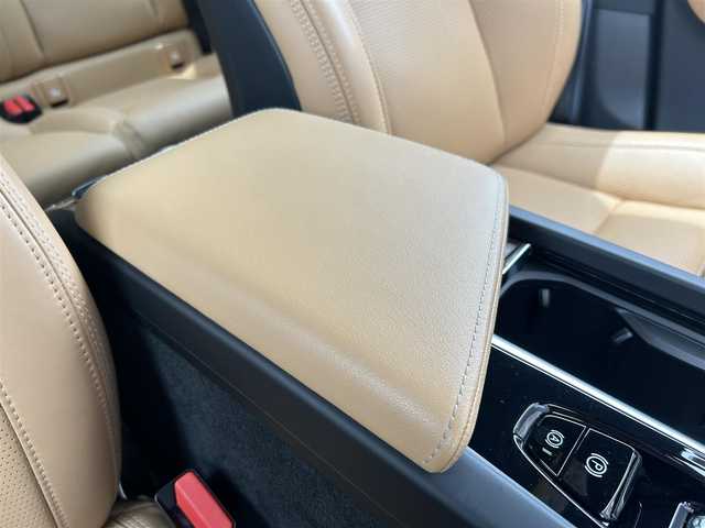 ボルボ ＸＣ６０ B5 AWD インスクリプション 福岡県 2021(令3)年 2.4万km ブライトシルバーM 純正HDDナビ/(BT/USB/フルセグ/Applecarplay/AndroidAuto)/360度カメラ/ACC/サンルーフ/レザシート（ベージュ）/シートメモリ（前席）/パワーシート（全席）/ベンチレーション（前席）/harman/kardon/パークアシストパイロット/ヘッドアップディスプレイ/ブラインドスポットモニター/パイロットアシスト/オートライト/フル・アクティブ・ハイビーム/ワイヤレスチャージング/電動リヤゲート/純正19インチAW/純正ドラレコ前方/純正フロアマット