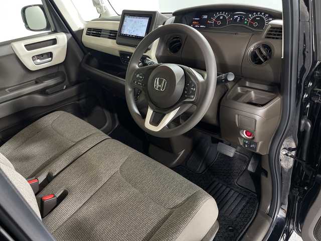 ホンダ Ｎ ＢＯＸ G 神奈川県 2023(令5)年 0.9万km クリスタルブラックパール 7型メモリナビ/フルセグ　CD　DVD　AM　FM SD　USB　Bluetooth/バックカメラ/両側スライドドア/ホンダセンシング/衝突軽減ブレーキ/アダプティブクルーズコントロール/レーンキープアシストシステム/標識認識機能/先行車発進お知らせ機能/路外逸脱抑制システム/電動パーキングブレーキ/ブレーキホールド/リアパーキングセンサー/ステアリングスイッチ/スマートキー/スペアキー/プッシュスタート/前後社外ドラレコ/ETC/LEDヘッドライト/オートライト/オートハイビーム/オートライト/電動格納ミラー