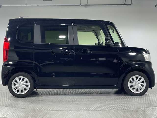 ホンダ Ｎ ＢＯＸ G 神奈川県 2023(令5)年 0.9万km クリスタルブラックパール 7型メモリナビ/フルセグ　CD　DVD　AM　FM SD　USB　Bluetooth/バックカメラ/両側スライドドア/ホンダセンシング/衝突軽減ブレーキ/アダプティブクルーズコントロール/レーンキープアシストシステム/標識認識機能/先行車発進お知らせ機能/路外逸脱抑制システム/電動パーキングブレーキ/ブレーキホールド/リアパーキングセンサー/ステアリングスイッチ/スマートキー/スペアキー/プッシュスタート/前後社外ドラレコ/ETC/LEDヘッドライト/オートライト/オートハイビーム/オートライト/電動格納ミラー