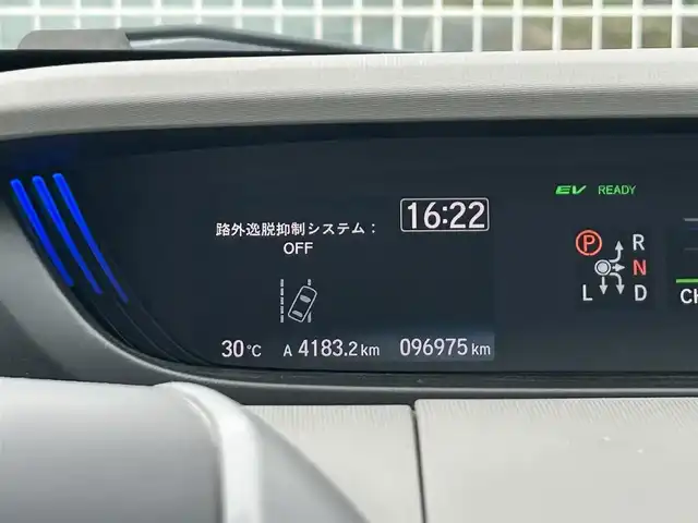 ホンダ フリード ハイブリット G ホンダセンシング 静岡県 2017(平29)年 9.6万km ルナシルバーM ワンオーナー/純正ナビ（FM/AM/CD/DVD/BT/AUX/USB/HDMI/フルセグTV）/ドライブレコーダー/ビルトインETC/パーキングアシスト/バックカメラ（マルチテレイン有り）/両側パワースライドドア/クルーズコントロール（追従走行有り）/コーナーセンサー