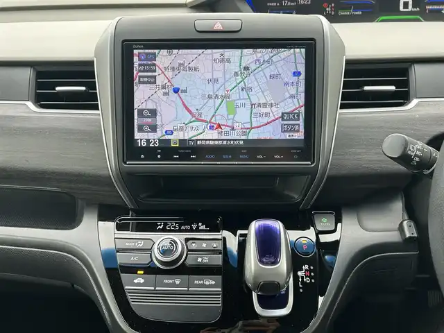ホンダ フリード ハイブリット G ホンダセンシング 静岡県 2017(平29)年 9.6万km ルナシルバーM ワンオーナー/純正ナビ（FM/AM/CD/DVD/BT/AUX/USB/HDMI/フルセグTV）/ドライブレコーダー/ビルトインETC/パーキングアシスト/バックカメラ（マルチテレイン有り）/両側パワースライドドア/クルーズコントロール（追従走行有り）/コーナーセンサー