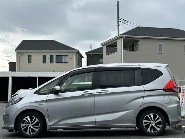 ホンダ フリード ハイブリット G ホンダセンシング 静岡県 2017(平29)年 9.6万km ルナシルバーM ワンオーナー/純正ナビ（FM/AM/CD/DVD/BT/AUX/USB/HDMI/フルセグTV）/ドライブレコーダー/ビルトインETC/パーキングアシスト/バックカメラ（マルチテレイン有り）/両側パワースライドドア/クルーズコントロール（追従走行有り）/コーナーセンサー