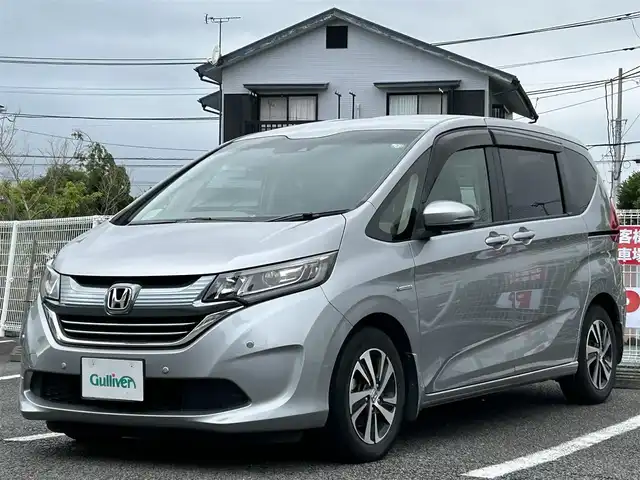 ホンダ フリード ハイブリット G ホンダセンシング 静岡県 2017(平29)年 9.6万km ルナシルバーM ワンオーナー/純正ナビ（FM/AM/CD/DVD/BT/AUX/USB/HDMI/フルセグTV）/ドライブレコーダー/ビルトインETC/パーキングアシスト/バックカメラ（マルチテレイン有り）/両側パワースライドドア/クルーズコントロール（追従走行有り）/コーナーセンサー