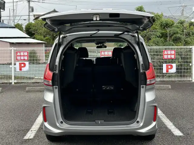 ホンダ フリード ハイブリット G ホンダセンシング 静岡県 2017(平29)年 9.6万km ルナシルバーM ワンオーナー/純正ナビ（FM/AM/CD/DVD/BT/AUX/USB/HDMI/フルセグTV）/ドライブレコーダー/ビルトインETC/パーキングアシスト/バックカメラ（マルチテレイン有り）/両側パワースライドドア/クルーズコントロール（追従走行有り）/コーナーセンサー