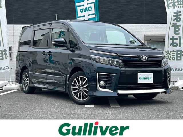 トヨタ ヴォクシー ZS 三重県 2014(平26)年 3.3万km ブラッキッシュアゲハガラスフレーク 登録時32800Km/社外ナビ/（FM・Bluetooth・CD・DVD・SD）/フルセグTV/両側パワースライドドア　/バックカメラ　/社外フリップダウンモニター　/ＭＴモード付　/アイドリングストップ　/ＥＣＯモード　/横すべり防止　/ステリモ　/3列シート/ウォークスルー/ＬＥＤオートライト　/フォグライト/保証書/取説