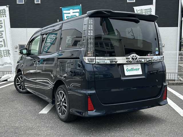 トヨタ ヴォクシー ZS 三重県 2014(平26)年 3.3万km ブラッキッシュアゲハガラスフレーク 登録時32800Km/社外ナビ/（FM・Bluetooth・CD・DVD・SD）/フルセグTV/両側パワースライドドア　/バックカメラ　/社外フリップダウンモニター　/ＭＴモード付　/アイドリングストップ　/ＥＣＯモード　/横すべり防止　/ステリモ　/3列シート/ウォークスルー/ＬＥＤオートライト　/フォグライト/保証書/取説
