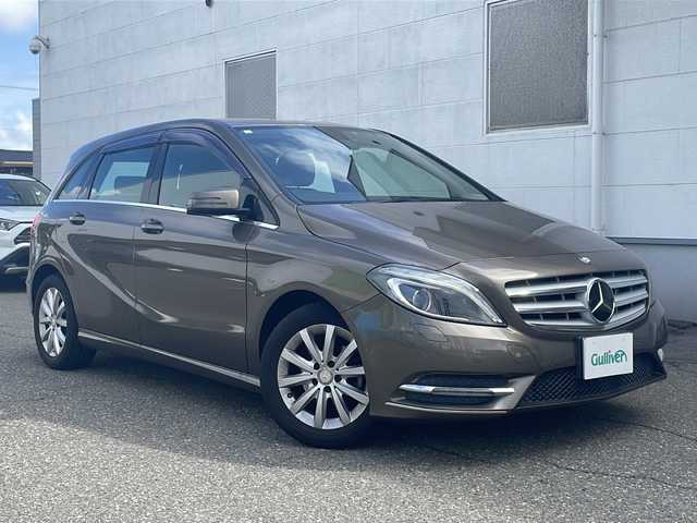 メルセデス・ベンツ Ｂ１８０ ブルーエフィシェンシー 福井県 2012(平24)年 7.9万km モノリスグレー 登録時走行距離78212km/純正HDDナビゲーション/（CD/DVD）/フルセグテレビ /バックカメラ/ドライブレコーダー /純正16インチアルミホイール/クルーズコントロール/LIMスイッチ/クリアランスソナー /電動格納ミラー/キーレスキー/ETC/UDBポート/ドアバイザー/ステアリングリモコン/オートライト