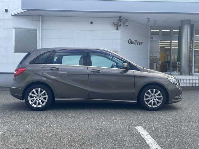 メルセデス・ベンツ Ｂ１８０ ブルーエフィシェンシー 福井県 2012(平24)年 7.9万km モノリスグレー 登録時走行距離78212km/純正HDDナビゲーション/（CD/DVD）/フルセグテレビ /バックカメラ/ドライブレコーダー /純正16インチアルミホイール/クルーズコントロール/LIMスイッチ/クリアランスソナー /電動格納ミラー/キーレスキー/ETC/UDBポート/ドアバイザー/ステアリングリモコン/オートライト