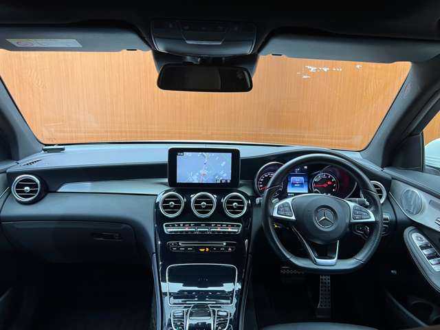 メルセデス・ベンツ ＧＬＣ２５０ 4マチックスポーツ 本革 千葉県 2016(平28)年 4.8万km ポーラホワイト パノラマＳＲ　/純正ナビ　/バックカメラ　/ＡＣＣ　/ＨＵＤ　/シートヒーター　/パワーシート　/ランニングボード　/ＬＥＤヘッドライト　/オートライト　/Ｂｕｒｍｅｓｔｅｒ　/サウンド　/電動リアゲート
