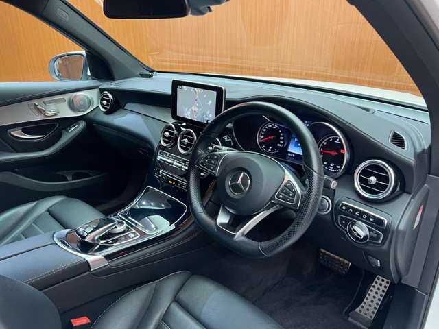 メルセデス・ベンツ ＧＬＣ２５０ 4マチックスポーツ 本革 千葉県 2016(平28)年 4.8万km ポーラホワイト パノラマＳＲ　/純正ナビ　/バックカメラ　/ＡＣＣ　/ＨＵＤ　/シートヒーター　/パワーシート　/ランニングボード　/ＬＥＤヘッドライト　/オートライト　/Ｂｕｒｍｅｓｔｅｒ　/サウンド　/電動リアゲート