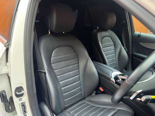 メルセデス・ベンツ ＧＬＣ２５０ 4マチックスポーツ 本革 千葉県 2016(平28)年 4.8万km ポーラホワイト パノラマＳＲ　/純正ナビ　/バックカメラ　/ＡＣＣ　/ＨＵＤ　/シートヒーター　/パワーシート　/ランニングボード　/ＬＥＤヘッドライト　/オートライト　/Ｂｕｒｍｅｓｔｅｒ　/サウンド　/電動リアゲート