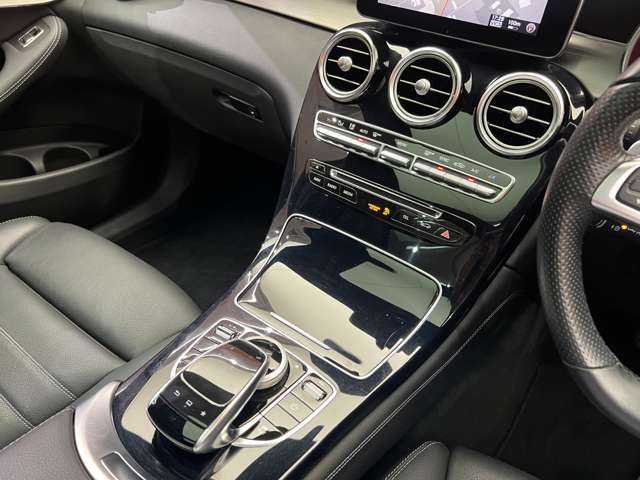 メルセデス・ベンツ ＧＬＣ２５０ 4マチックスポーツ 本革 千葉県 2016(平28)年 4.8万km ポーラホワイト パノラマＳＲ　/純正ナビ　/バックカメラ　/ＡＣＣ　/ＨＵＤ　/シートヒーター　/パワーシート　/ランニングボード　/ＬＥＤヘッドライト　/オートライト　/Ｂｕｒｍｅｓｔｅｒ　/サウンド　/電動リアゲート