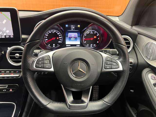 メルセデス・ベンツ ＧＬＣ２５０ 4マチックスポーツ 本革 千葉県 2016(平28)年 4.8万km ポーラホワイト パノラマＳＲ　/純正ナビ　/バックカメラ　/ＡＣＣ　/ＨＵＤ　/シートヒーター　/パワーシート　/ランニングボード　/ＬＥＤヘッドライト　/オートライト　/Ｂｕｒｍｅｓｔｅｒ　/サウンド　/電動リアゲート