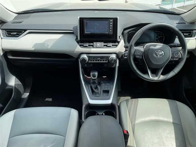 トヨタ ＲＡＶ４ G 岩手県 2019(令1)年 5.3万km グレーメタリック トヨタセーフティーセンス/　・プリクラッシュセーフティー/　・レーントレーシングアシスト/　・レーダークルーズコントロール/　・オートマチックハイビーム/　・オードサインアシスト/トヨタ純正ナビ/　　CD/Bluetooth/フルセグTV/バックカメラ/LEDヘッドライト/合皮シート/シートヒーター/ステアリングヒーター/トヨタ純正18インチアルミホイール/ルーフレール/アイドリングストップ/オートエアコン/スマートキー/ETC